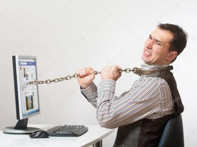 Madre gli toglie il computer 19enne si butta dal quinto piano