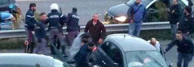 roma poliziotto accoltellato