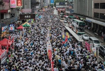 Un milione di persone in marcia a Hong Kong per la libertà