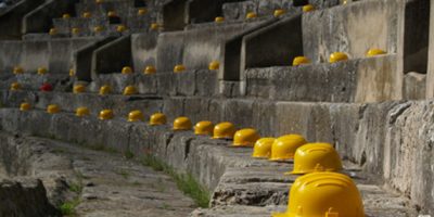 Operaio ucciso dalla caduta di un grosso tubo m...