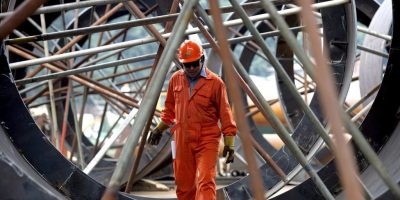 Istat, a febbraio produzione industriale ancora...