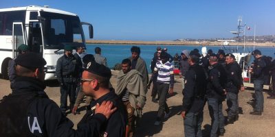 Mini-sbarco a Lampedusa e proseguono le polemic...