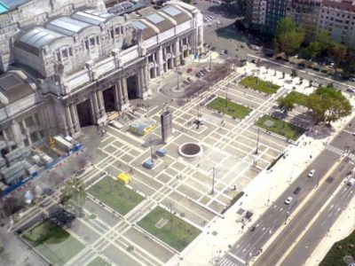 Trovato il cadavere di un uomo nei giardinetti della Stazione Centrale