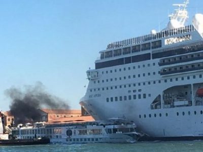 Scontro tra nave  della Msc e un battello da gran turismo