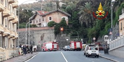Perforata una condotta del gas a Pegli, traffic...