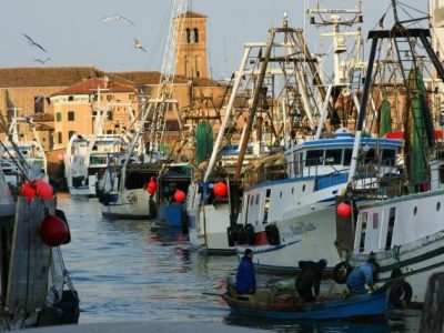 Chioggia, disperso in mare intense le ricerche in corso