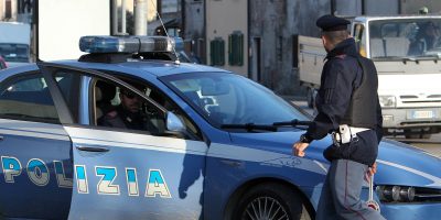 Fa prostituire la figlia di 13 anni per denaro ...