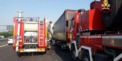 Schianto nella notte sulla A21, due morti salvo...