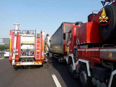 Schianto nella notte sulla A21, due morti salvo bimbo di sei mesi