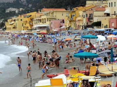 Vaccini in vacanza, Piemonte e Liguria prime regioni a siglare un’intesa