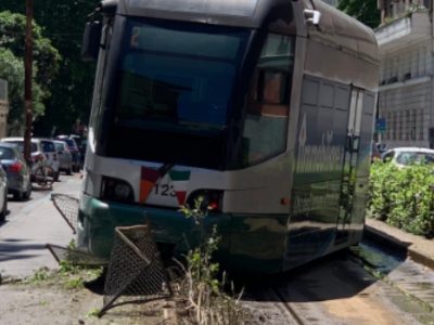 Un tram deraglia in via Flaminia,panico ma nessun ferito