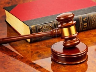 Botte ai figli per i brutti voti a scuola: ora i genitori dovranno risarcirli