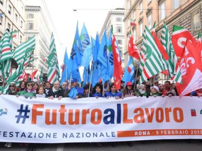 Censurato striscione ironico della Uil, i soggetti? Salvini e Di Maio