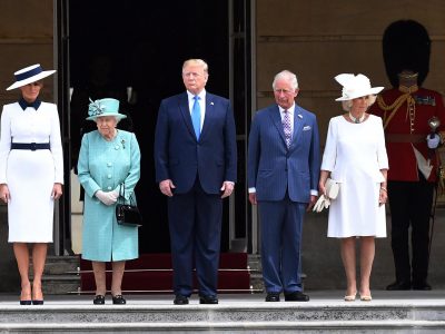 Trump atterra a Londra, ed è subito scontro con il sindaco Khan