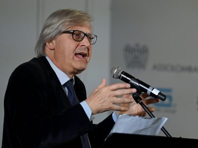 Sgarbi dà una mano a Morgan trovandogli casa a Sutri