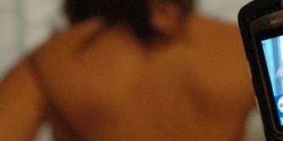 Ricattato per una foto hard sul web si suicida ...