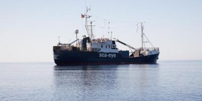 Malta autorizza lo sbarco dei 65 migranti della...