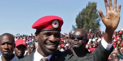 Uganda, la pop star Bobi Wine si candida presid...