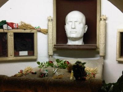 Riapre la cripta di Mussolini, l’indignazione dell’Anpi