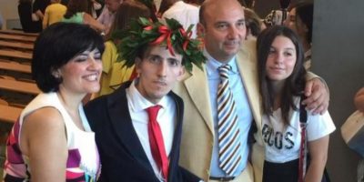 Giovane malato di encefalopatia si laurea con 1...