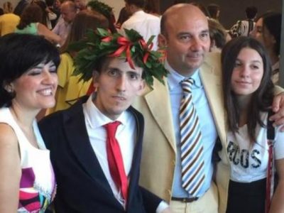 Giovane malato di encefalopatia si laurea con 110 e lode