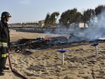 Incendi dal Nord al Sud: 20 richieste alla flotta di Stato