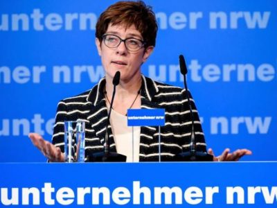 Germania: alla Difesa, leader Cdu al posto della von der Leyen