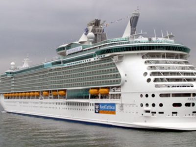 Crociera Caraibi, bimba di 18 mesi muore cadendo in mare