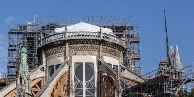 Notre-Dame, stop al cantiere per i rischi di es...