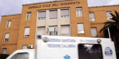 Donna muore in ospedale, parenti inscenano prot...