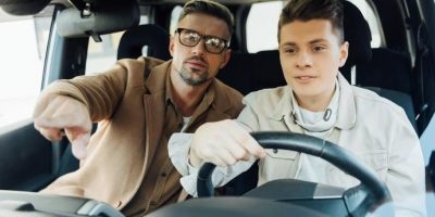 In Francia patente a 17 anni, ma con un accompa...