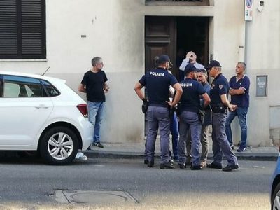 Tabaccaia uccisa a coltellate a pochi passi dal suo negozio