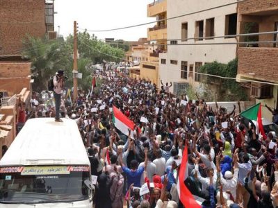 Sudan, proteste contro il governo militare: 7 morti e 200 feriti