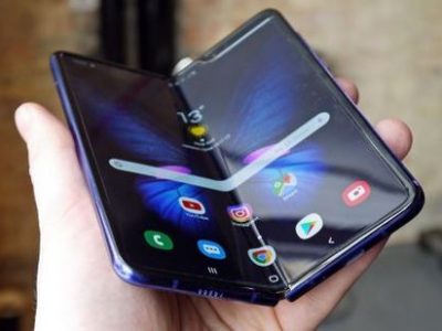 Samsung, arriva il Galaxy pieghevole: da smartphone a tablet