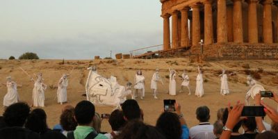L’alba nella valle dei Templi con eroi e ...