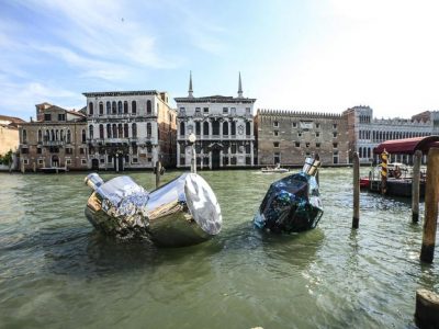 Il messaggio delle “Twin Bottles”: salvare gli oceani dalla plastica