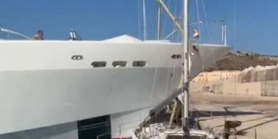Yacth di 40 metri distrugge barca a vela ormegg...