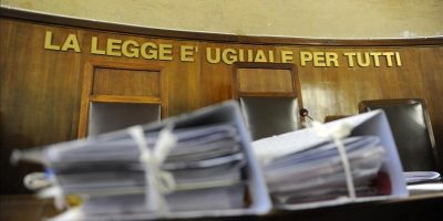 Violenza sessuale pluriaggravata sui figli, con...