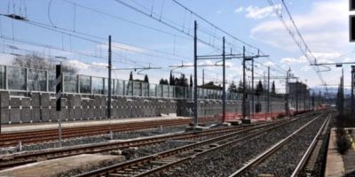 Cede il terreno sotto i binari, bloccata la Bol...