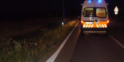 Perde il controllo del motorino e cade, morta d...