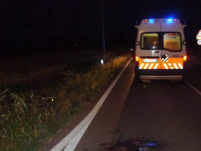 Perde il controllo del motorino e cade, morta donna di 27 anni