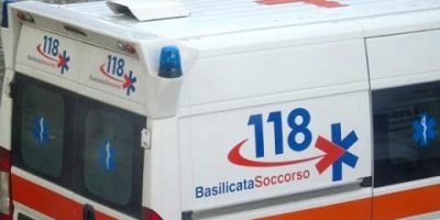 Finisce con il camion in un dirupo, morto il tr...
