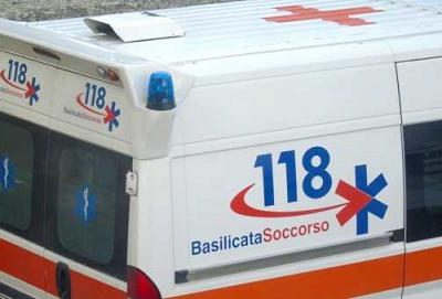 Finisce con il camion in un dirupo, morto il trasportatore