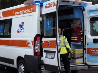Camionista rumeno investe auto con il tir, morta una donna gravi i due figli