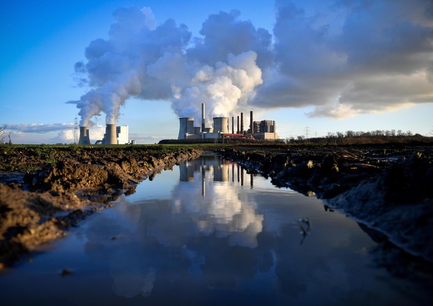 emissioni carbonio, universitari e clima