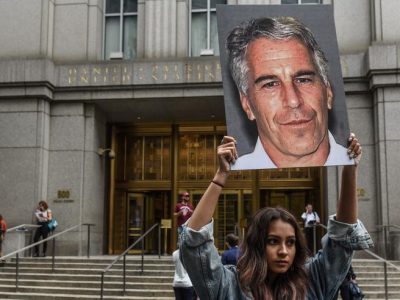 Epstein il finanziere dem trovato ferito in cella e portato in ospedale