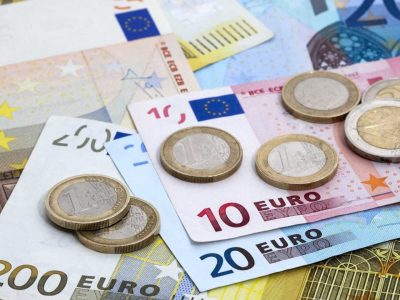 Euro poco mobile in apertura di giornata su dollaro e yen