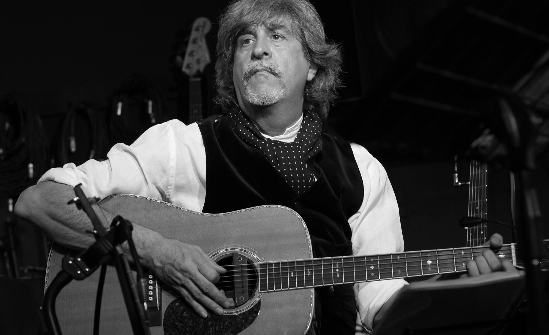 Ezio Guaitamacchi omaggia Woodstock al Monferrato on Stage