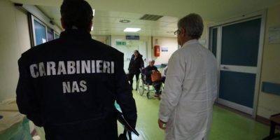 Formiche in ospedale, sospesi direttore sanitar...