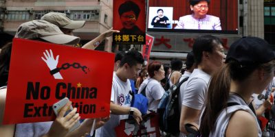 Continuano le proteste a Hong Kong, una marcia ...